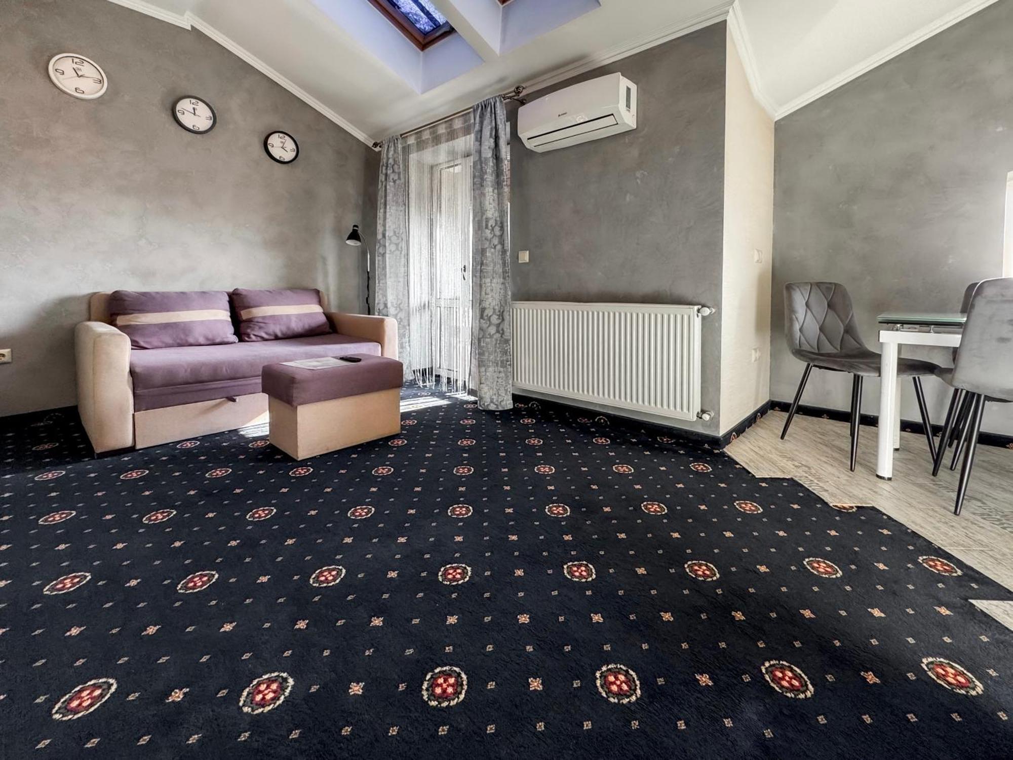 Apartments On Zaliznychna 49 イヴァーノ＝フランキーウシク エクステリア 写真