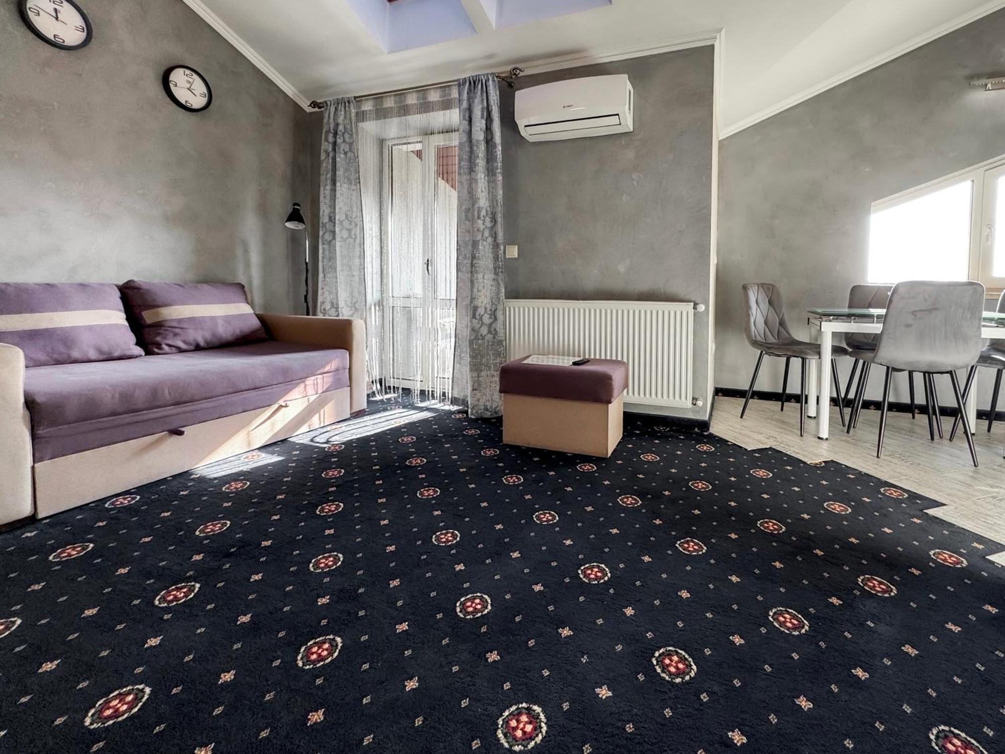 Apartments On Zaliznychna 49 イヴァーノ＝フランキーウシク エクステリア 写真