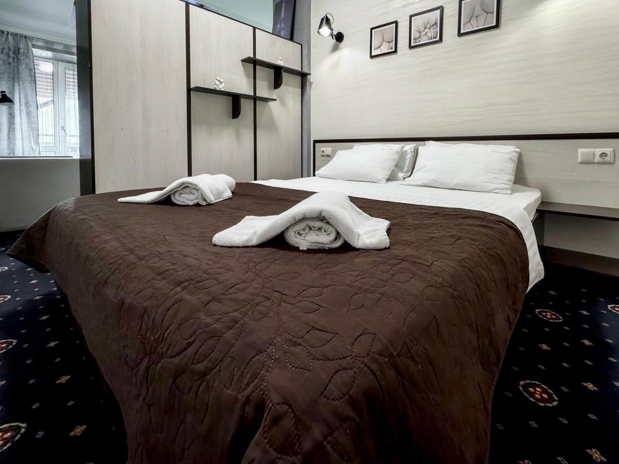 Apartments On Zaliznychna 49 イヴァーノ＝フランキーウシク エクステリア 写真