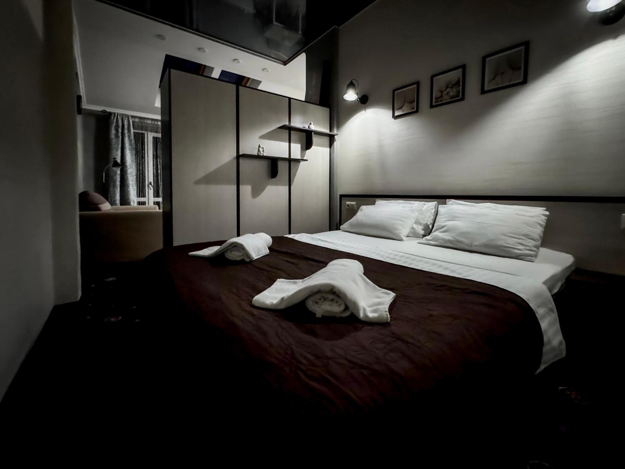 Apartments On Zaliznychna 49 イヴァーノ＝フランキーウシク エクステリア 写真