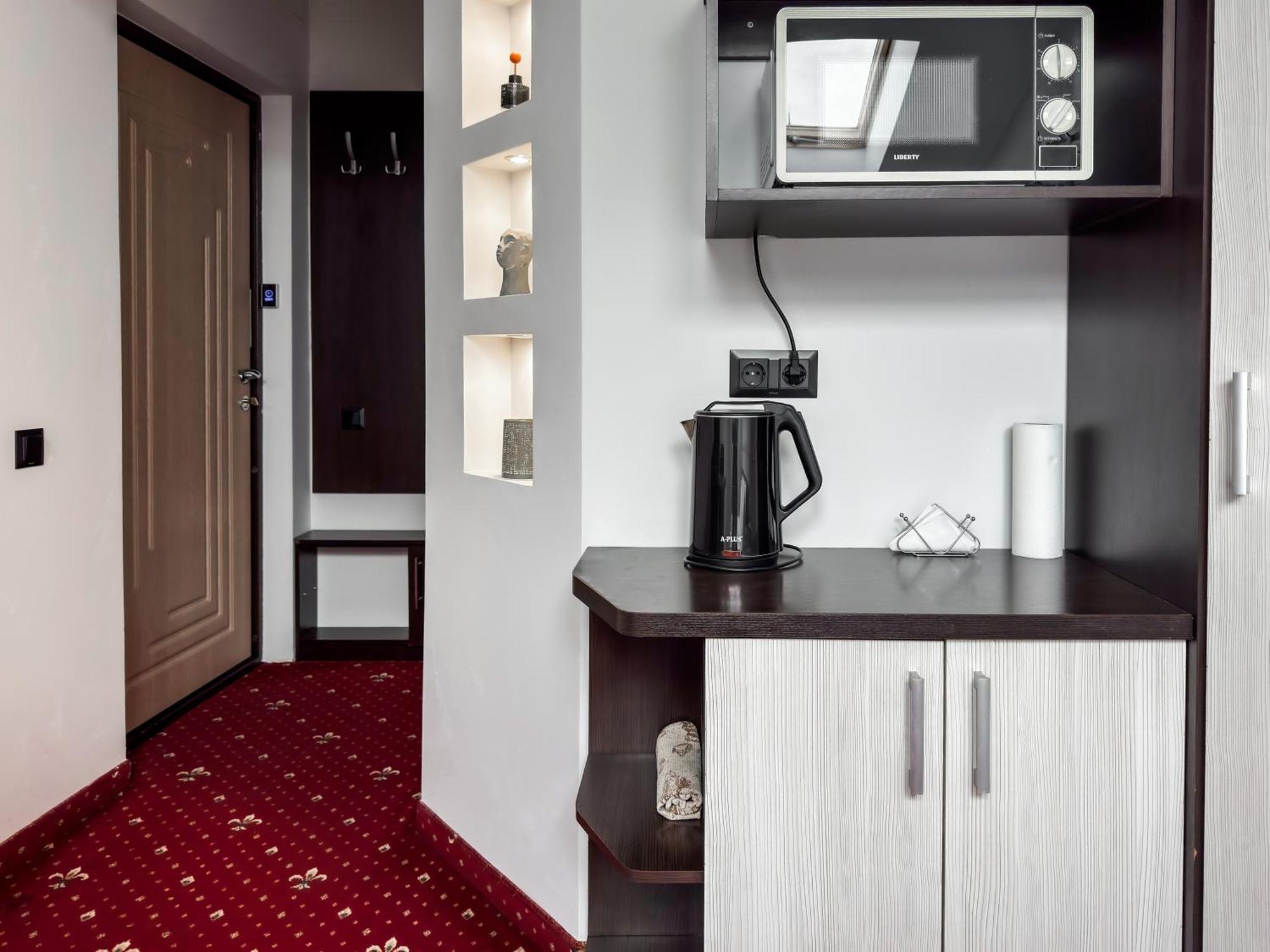 Apartments On Zaliznychna 49 イヴァーノ＝フランキーウシク エクステリア 写真