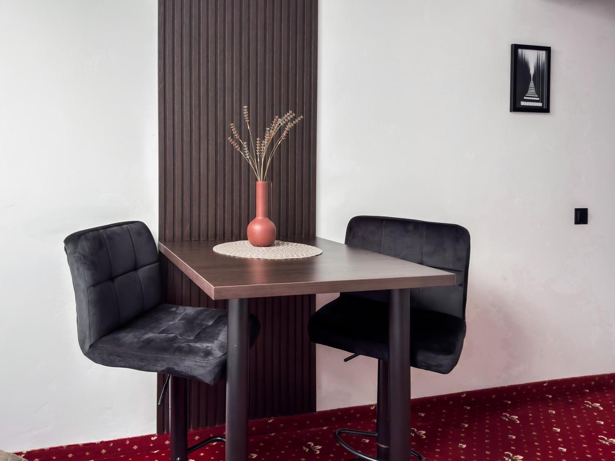 Apartments On Zaliznychna 49 イヴァーノ＝フランキーウシク エクステリア 写真
