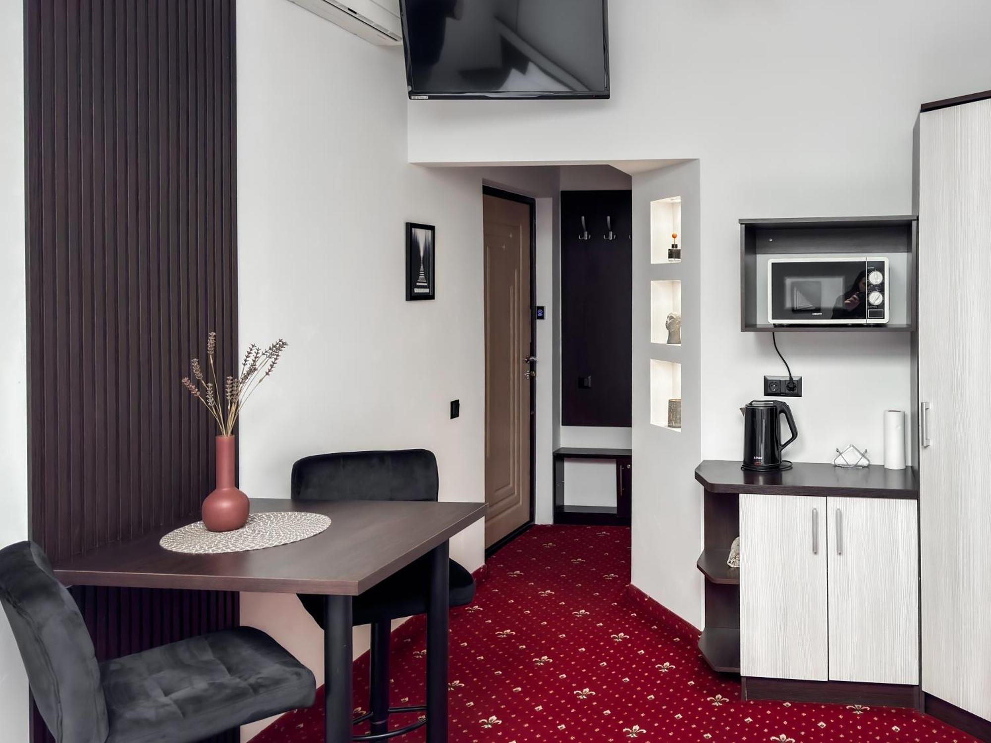 Apartments On Zaliznychna 49 イヴァーノ＝フランキーウシク エクステリア 写真