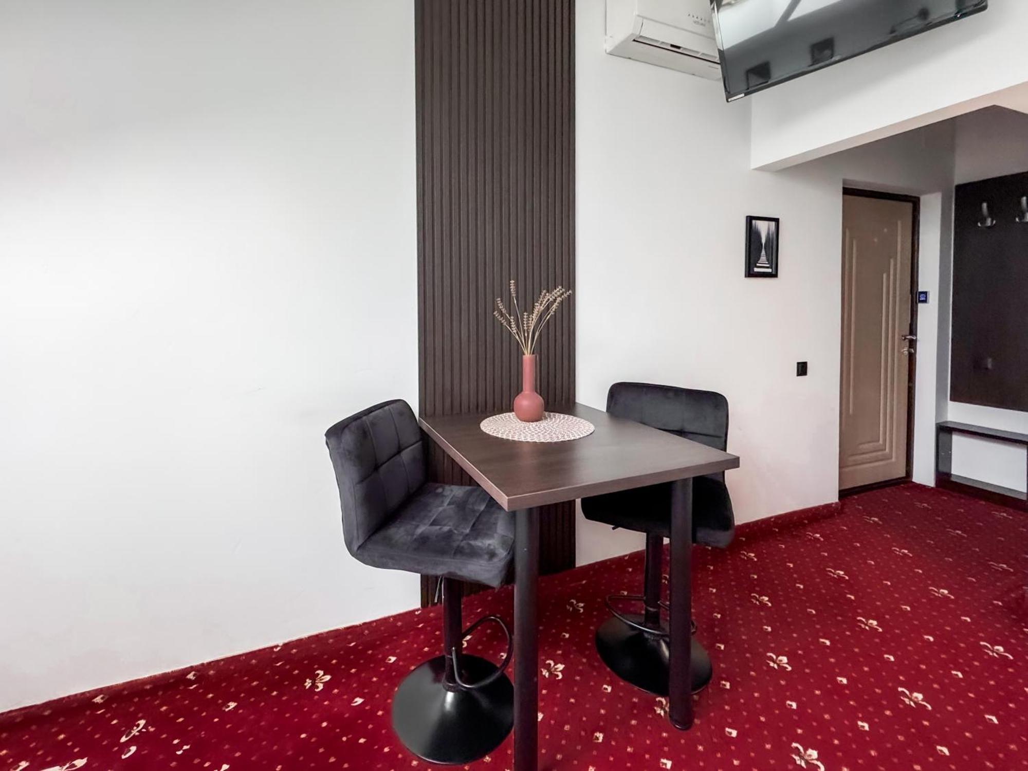 Apartments On Zaliznychna 49 イヴァーノ＝フランキーウシク エクステリア 写真