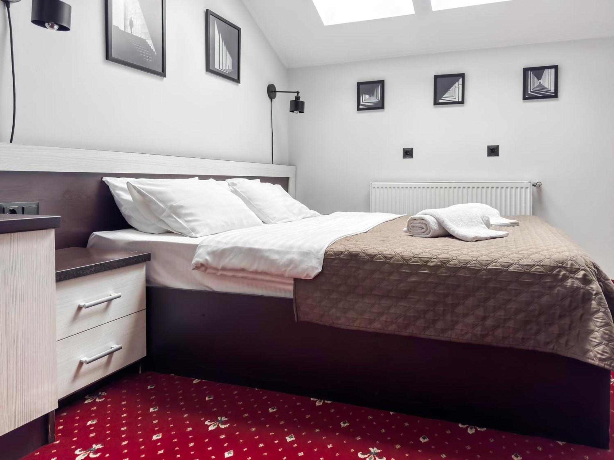 Apartments On Zaliznychna 49 イヴァーノ＝フランキーウシク エクステリア 写真