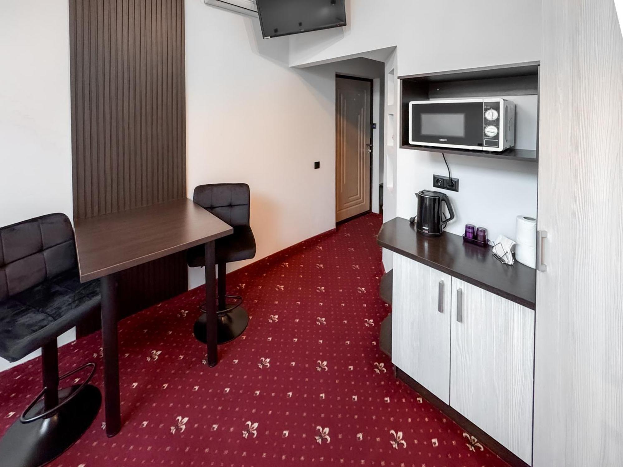 Apartments On Zaliznychna 49 イヴァーノ＝フランキーウシク エクステリア 写真