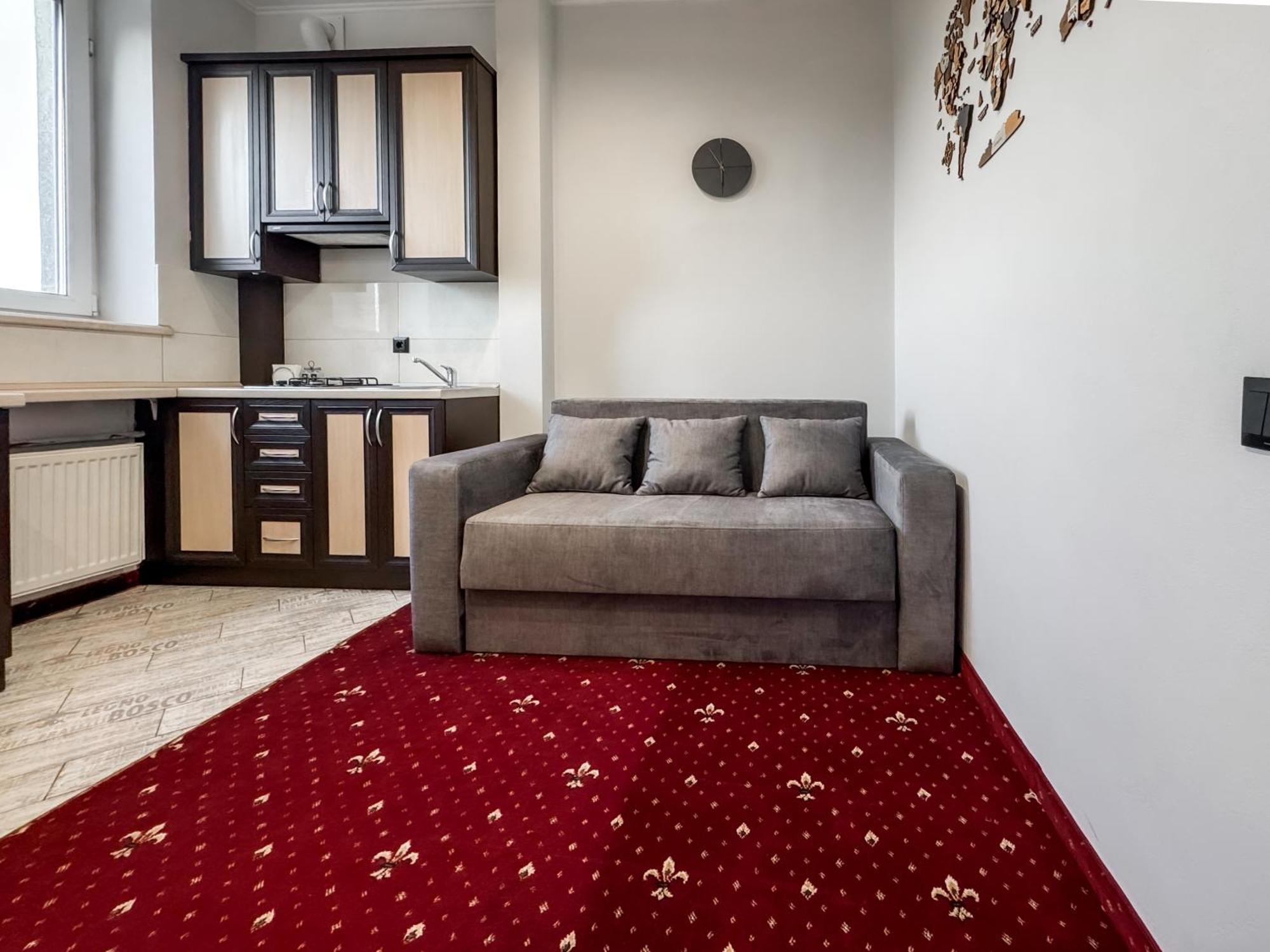 Apartments On Zaliznychna 49 イヴァーノ＝フランキーウシク エクステリア 写真