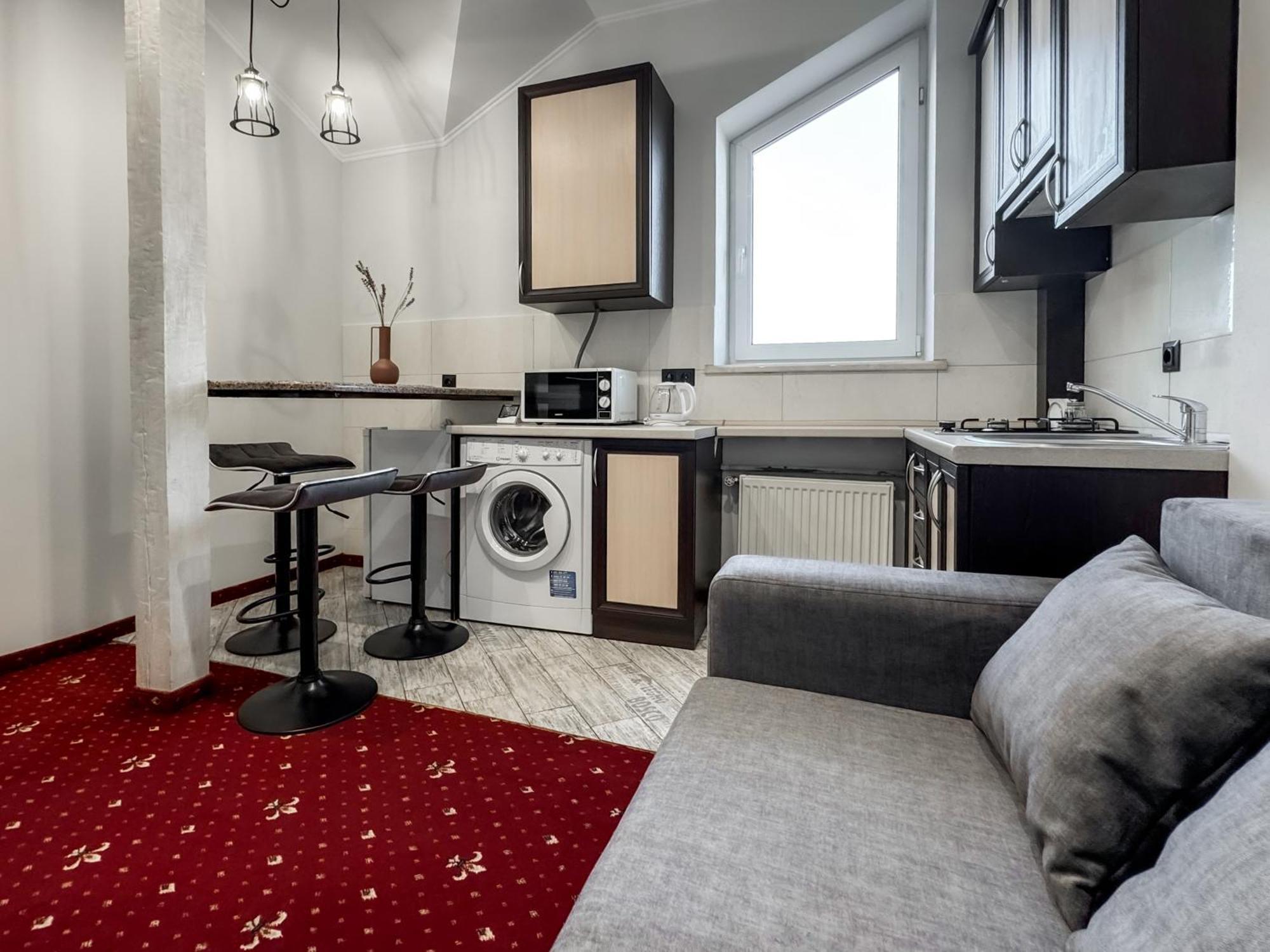 Apartments On Zaliznychna 49 イヴァーノ＝フランキーウシク エクステリア 写真
