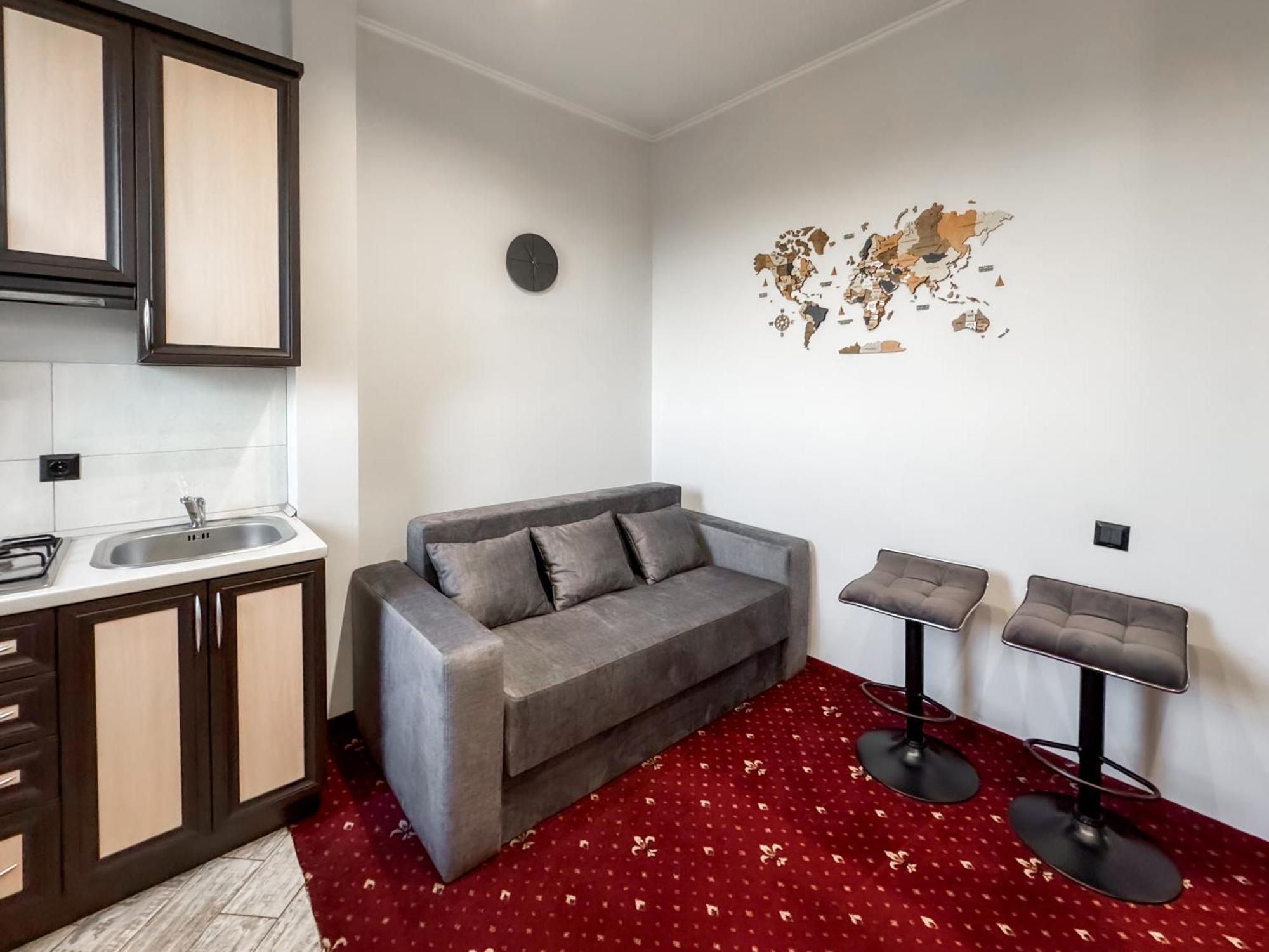 Apartments On Zaliznychna 49 イヴァーノ＝フランキーウシク エクステリア 写真