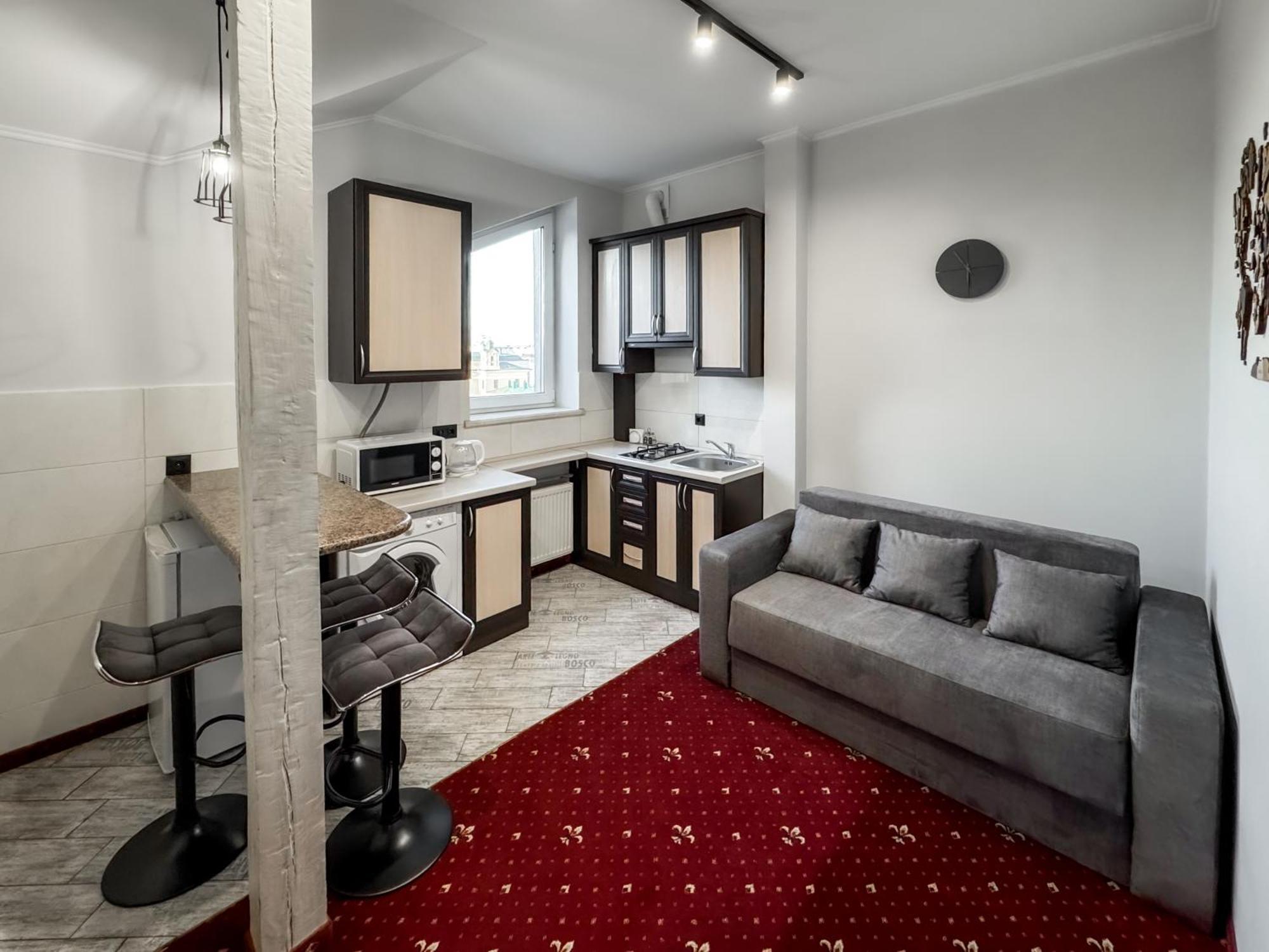 Apartments On Zaliznychna 49 イヴァーノ＝フランキーウシク エクステリア 写真