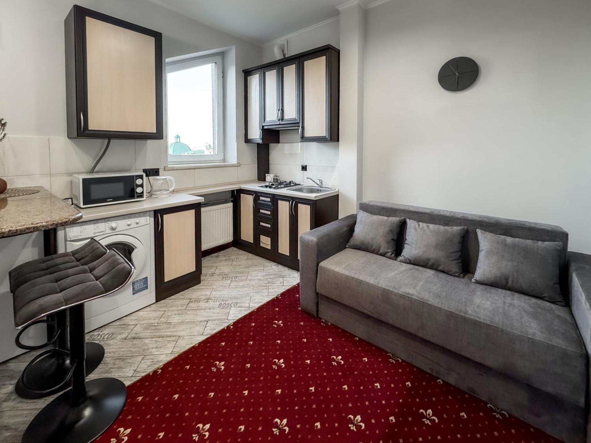 Apartments On Zaliznychna 49 イヴァーノ＝フランキーウシク エクステリア 写真