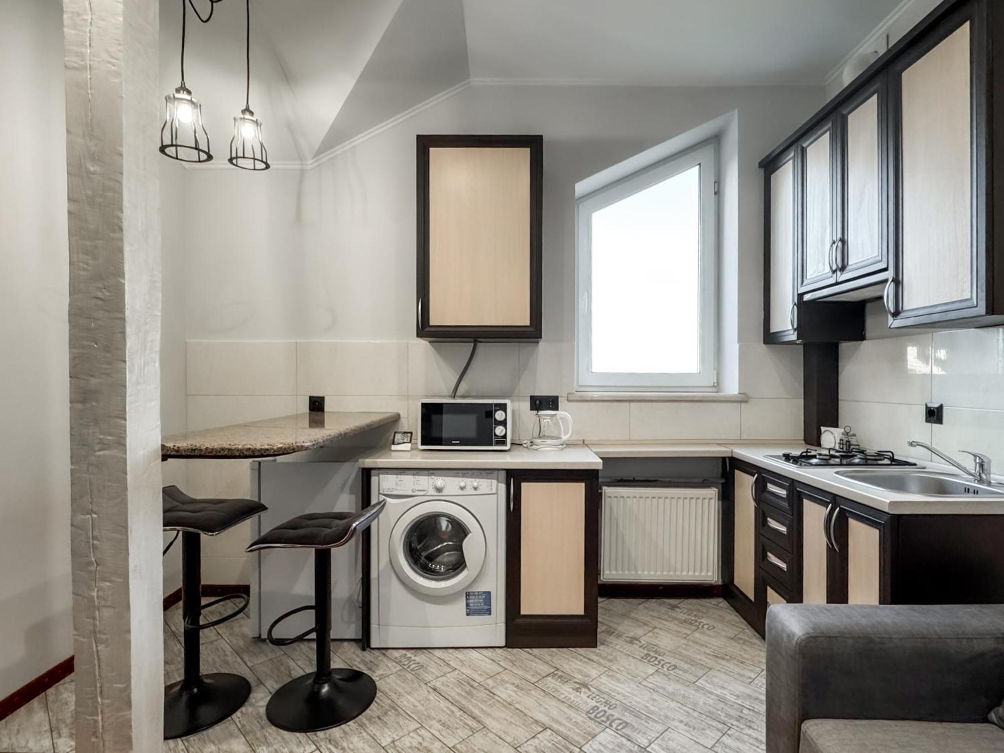 Apartments On Zaliznychna 49 イヴァーノ＝フランキーウシク エクステリア 写真