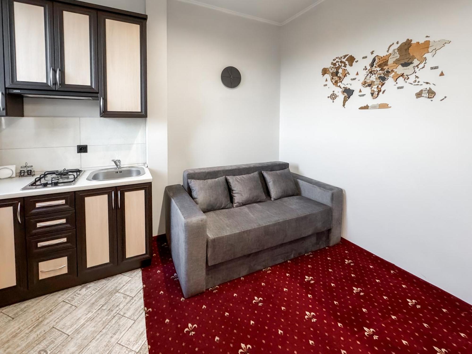 Apartments On Zaliznychna 49 イヴァーノ＝フランキーウシク エクステリア 写真