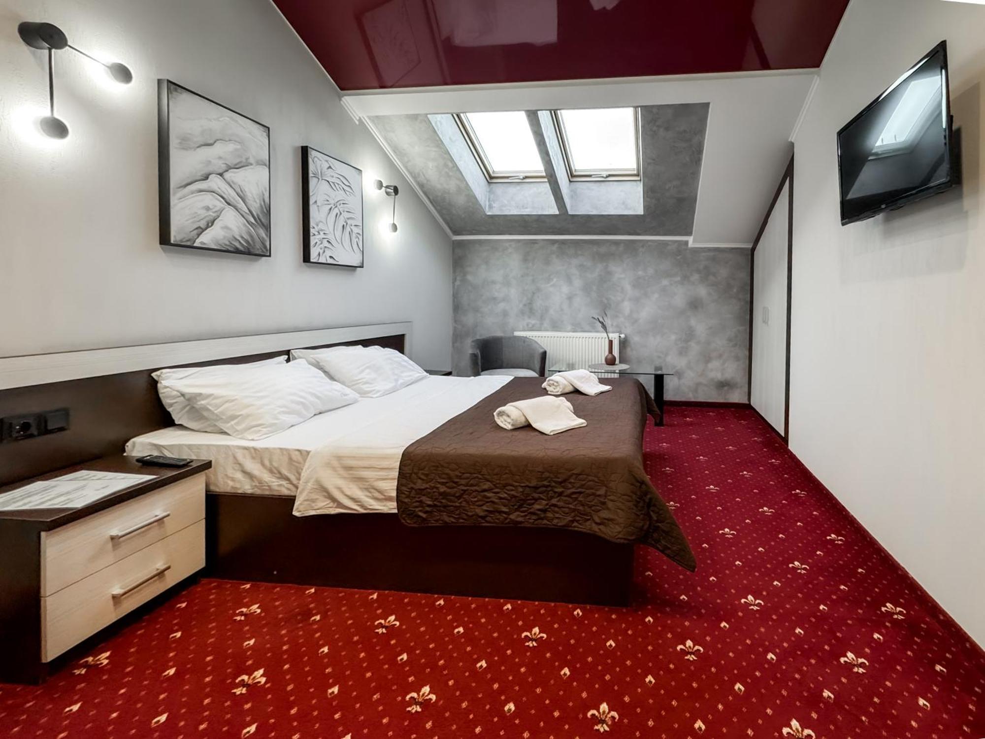 Apartments On Zaliznychna 49 イヴァーノ＝フランキーウシク エクステリア 写真