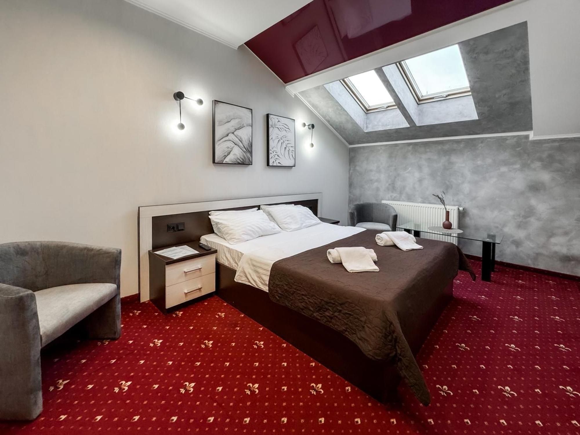 Apartments On Zaliznychna 49 イヴァーノ＝フランキーウシク エクステリア 写真