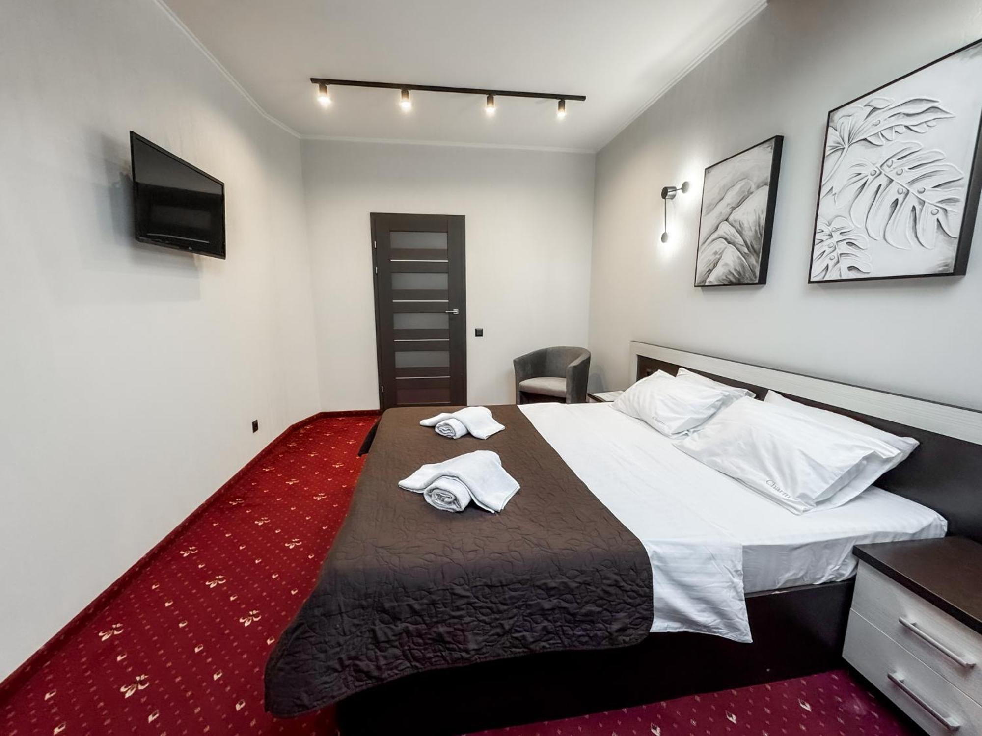 Apartments On Zaliznychna 49 イヴァーノ＝フランキーウシク エクステリア 写真